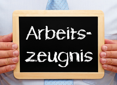 Arbeitszeugnis auf einer Tafel geschrieben