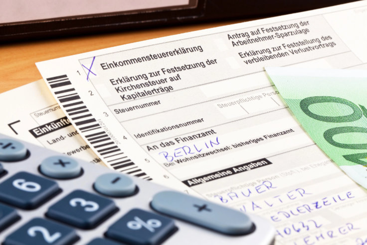 Steuererklärung und Taschenrechner