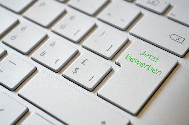 Tastatur mit Button 'Jetzt bewerben'